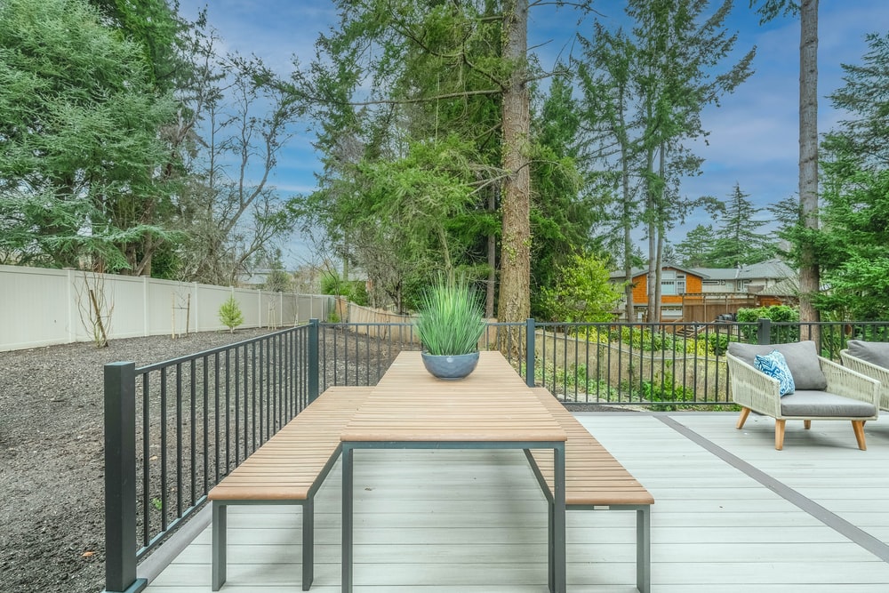 deck with table